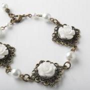 flower cabochon and antique brass bracelet - Shabby chic - white flowers and white pearls - white and brass - cabochon jewelry