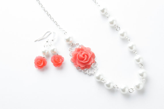 Vintage Style Flower Necklace - Coral Necklace - Shabby Chic - Pearl And Rose Necklace - Coral Pearl Neckalce - Rose Necklace - Romantic - Coral